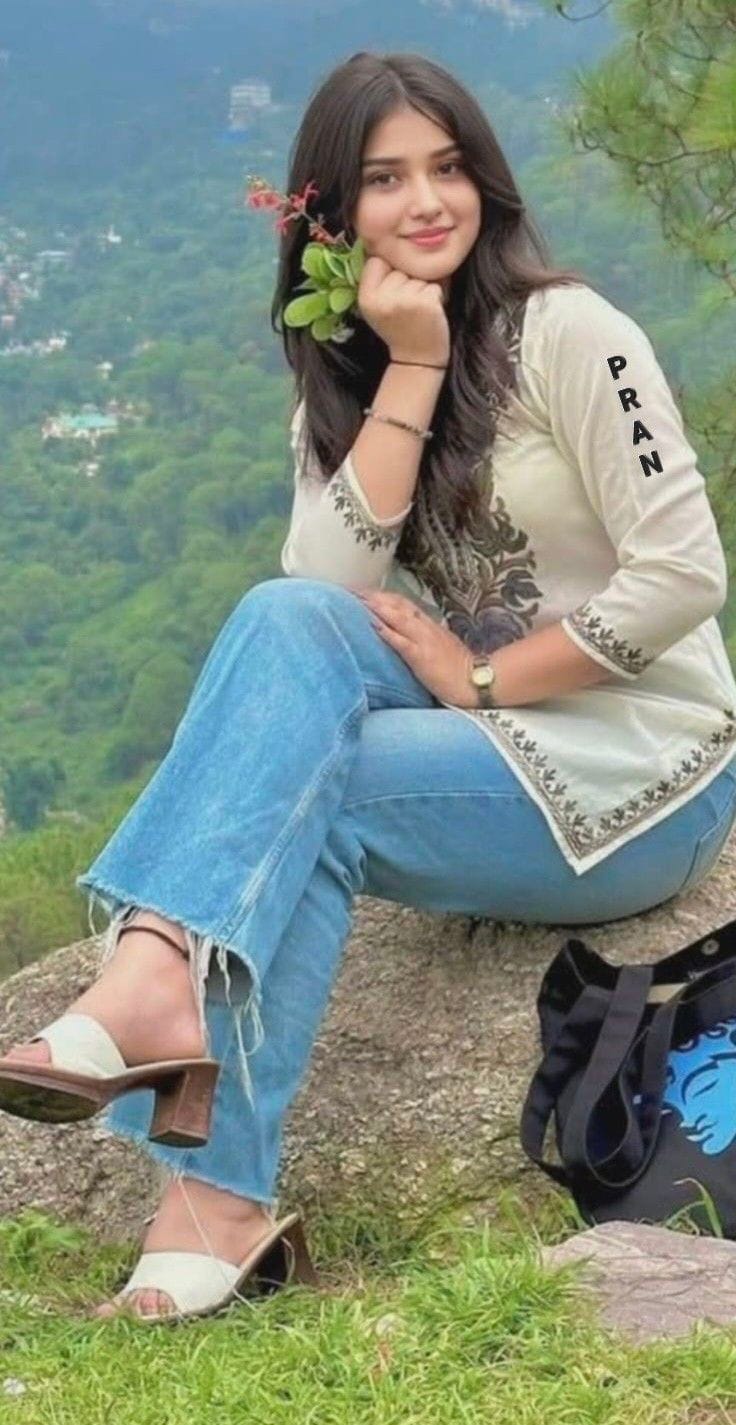 Alone girl dp for whatsapp profile (1)