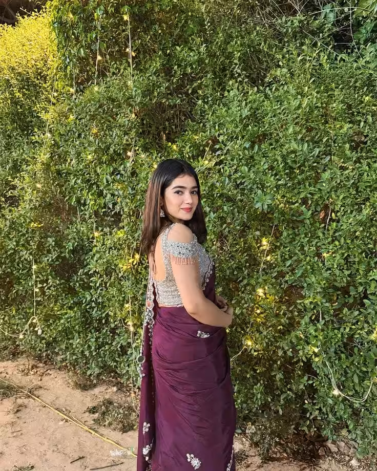 Attitude cute girl dp