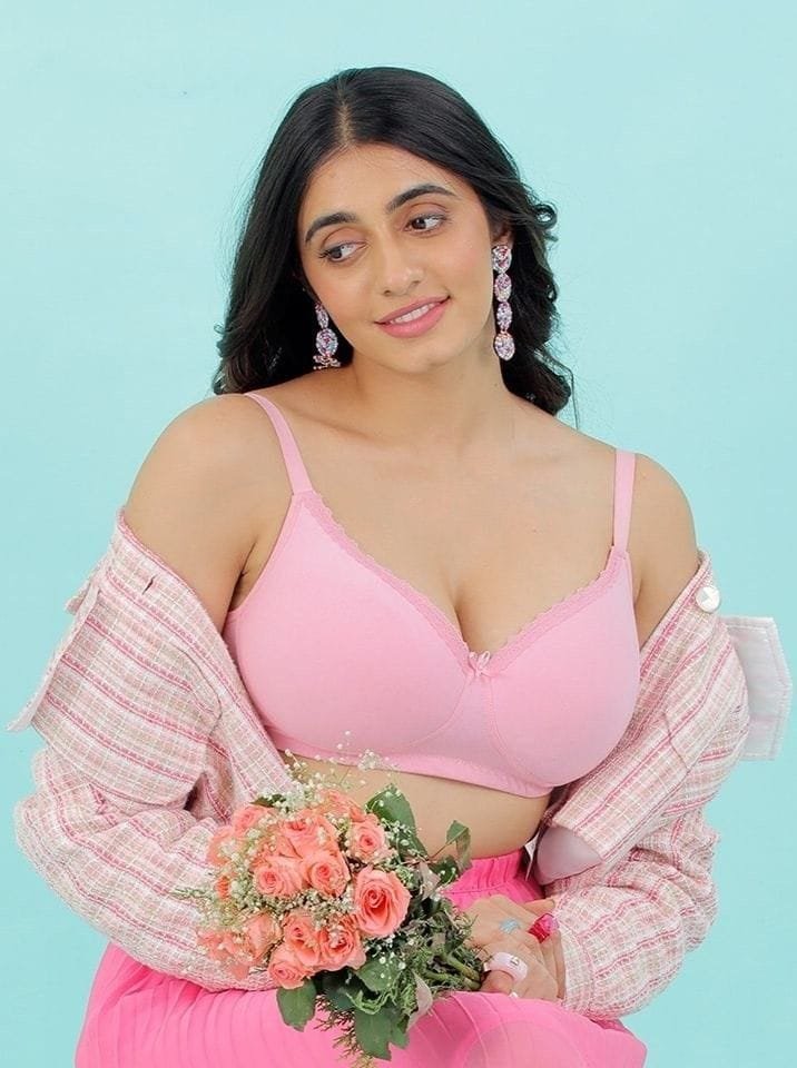 Attractive women (9)