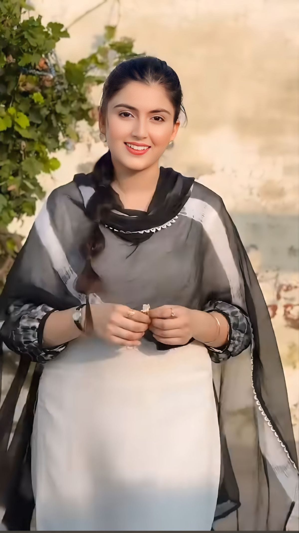 Beautiful girl dp (100)