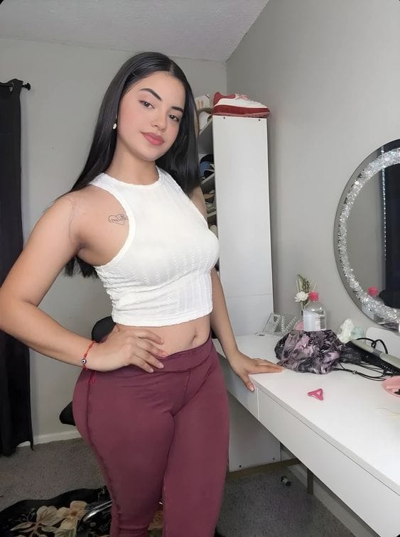 Beautiful girl dp (300)