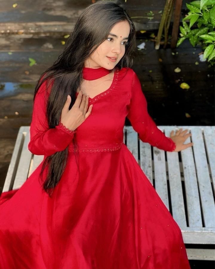 Beautiful girl dp dupatta style 2