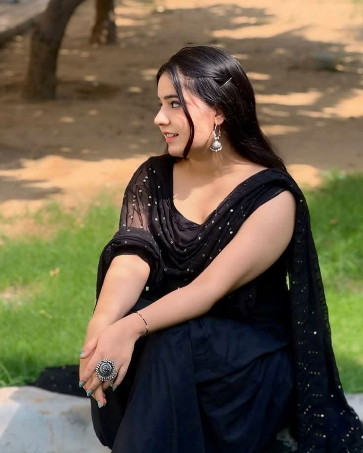 Beautiful girl dp for instagram (9)