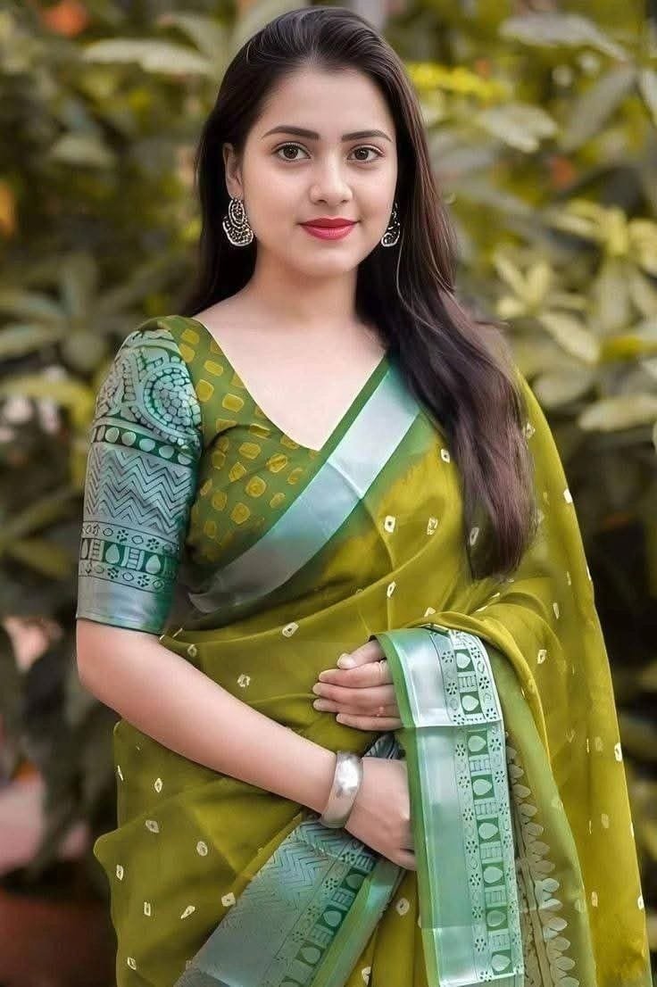 Beautiful girl dp for whatsapp (130)