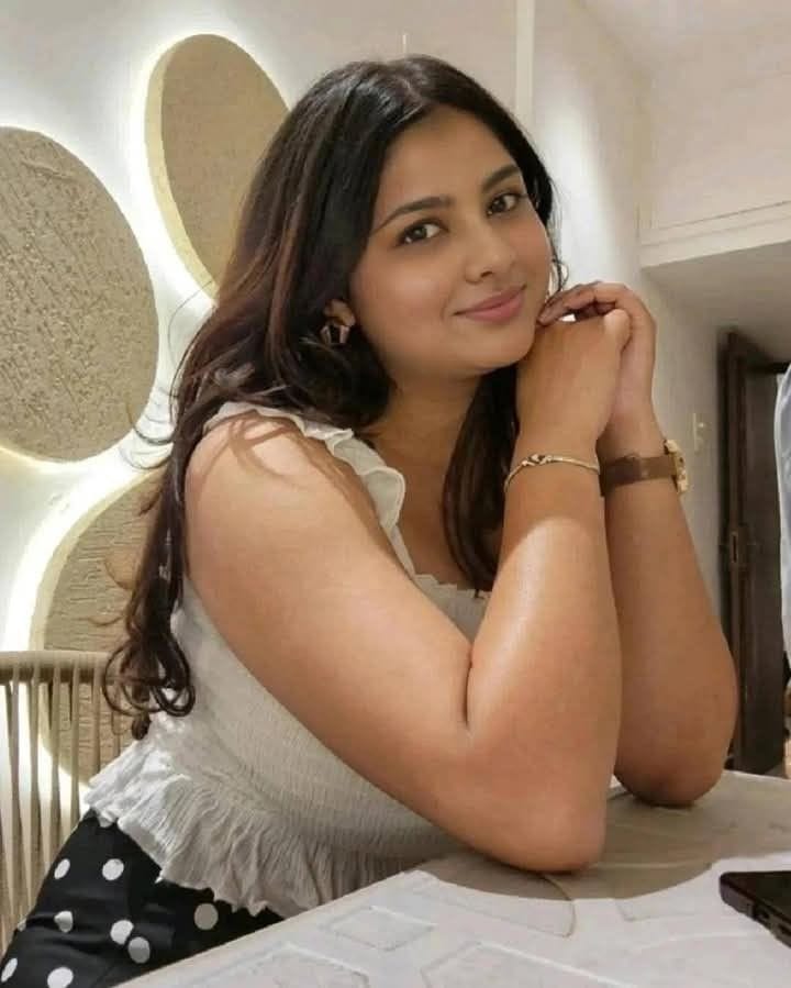 Beautiful girl photo real (17)