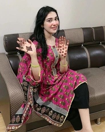 Beautiful muslim girls dp for instagram 3