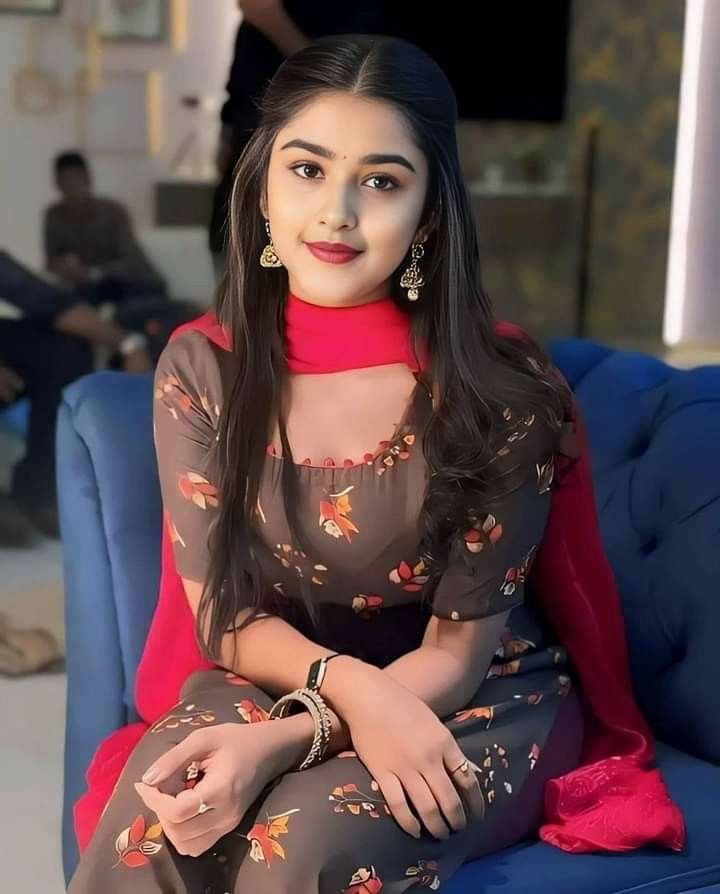 Beautiful muslim girls dp for instagram 7