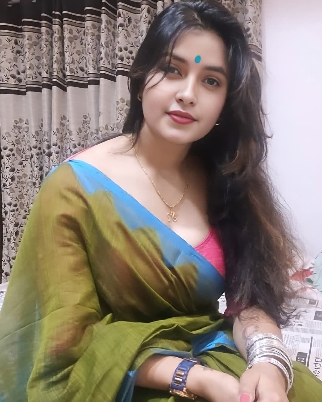 Beautiful saree girl dp new (13)