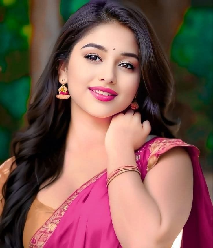 Beautiful saree girl dp