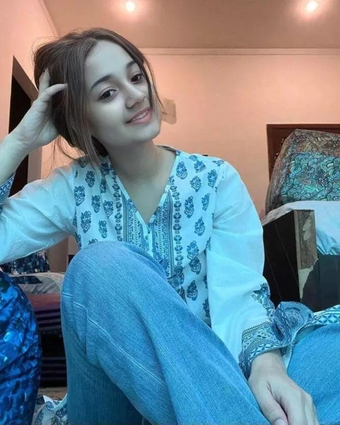 Beautiful smile girls dp