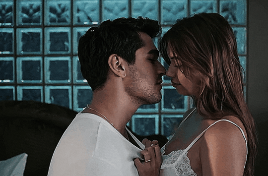 Couple Cute Kiss Gif