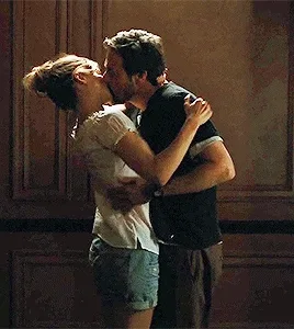 Couple Kissing Gif