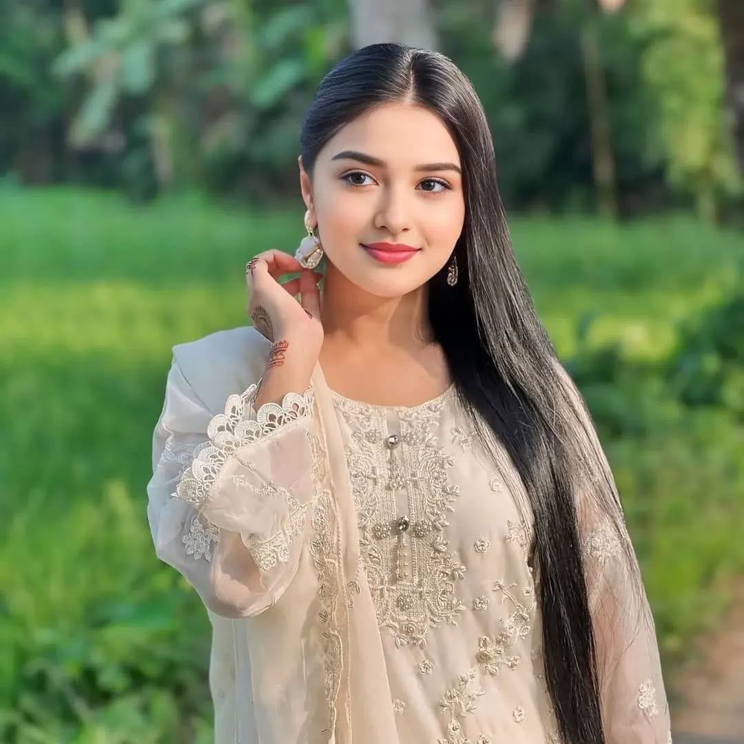 Cute beautiful girls dp (28)