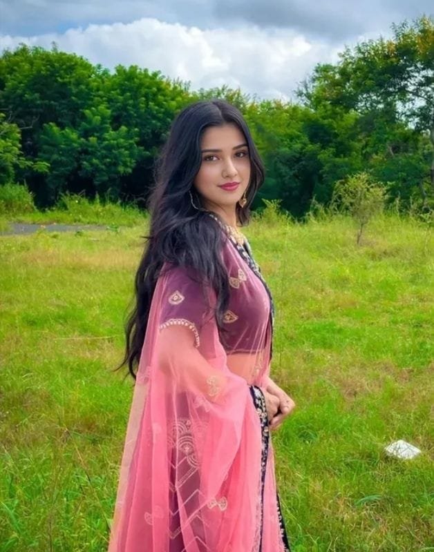 Cute beautiful girls dp (34)