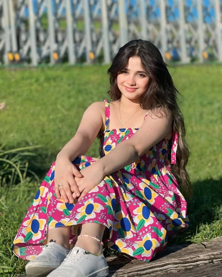 Cute girls dp images (20)