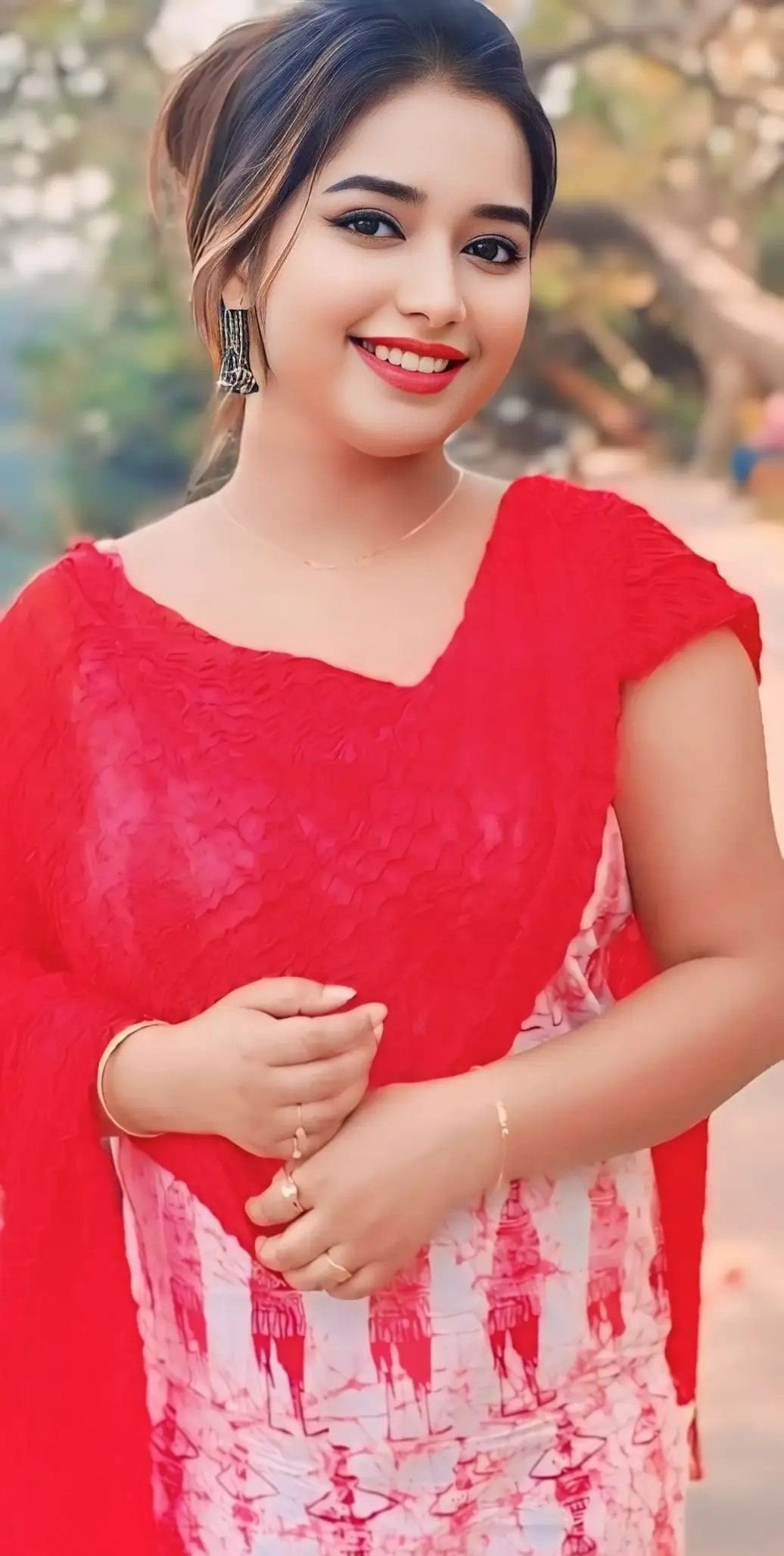 Cute kashmiri girl dp