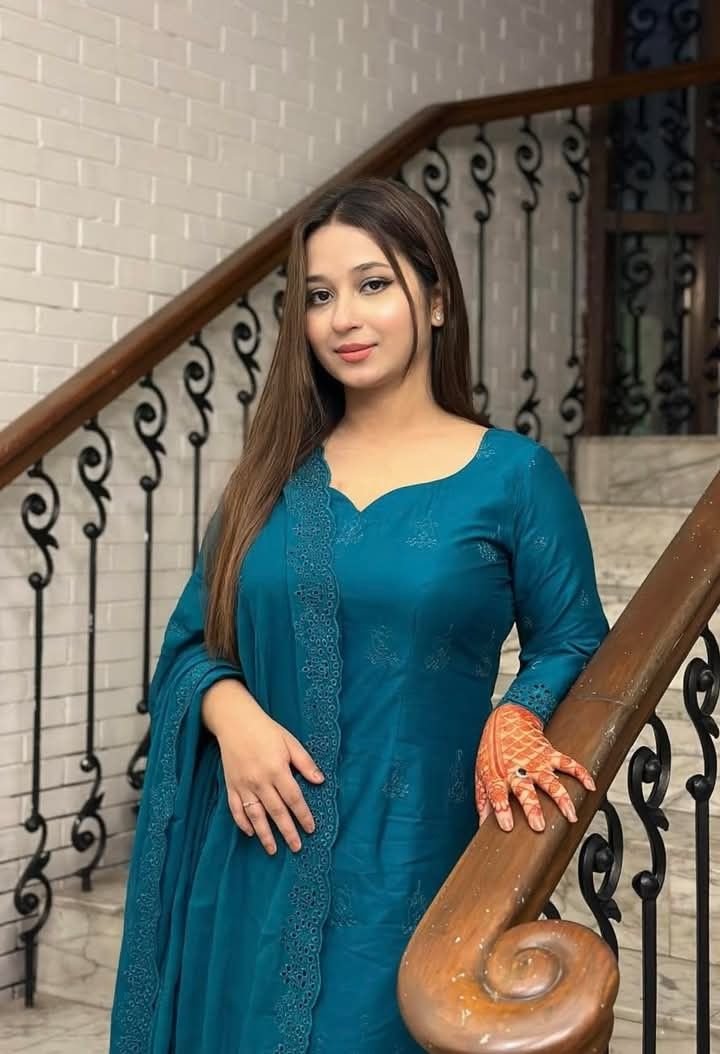 Girl dp salwar suit