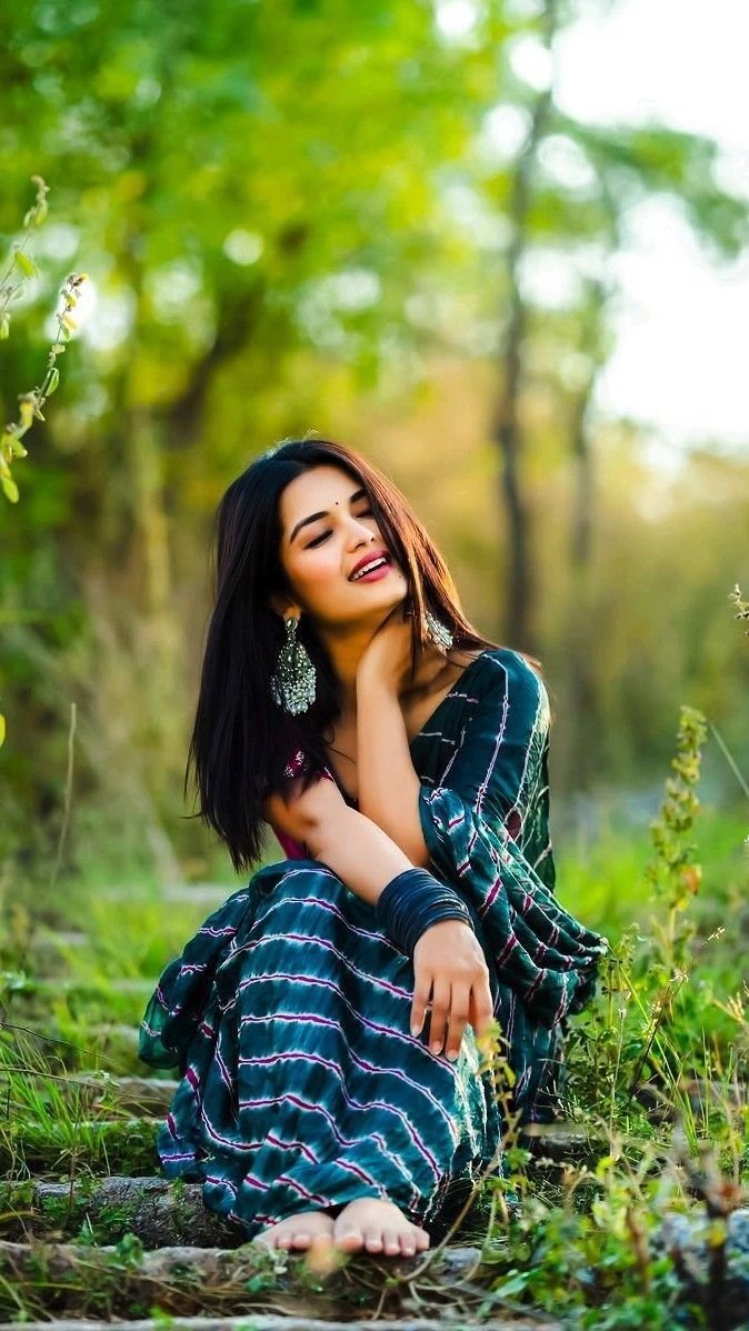 Girl dp saree (4)