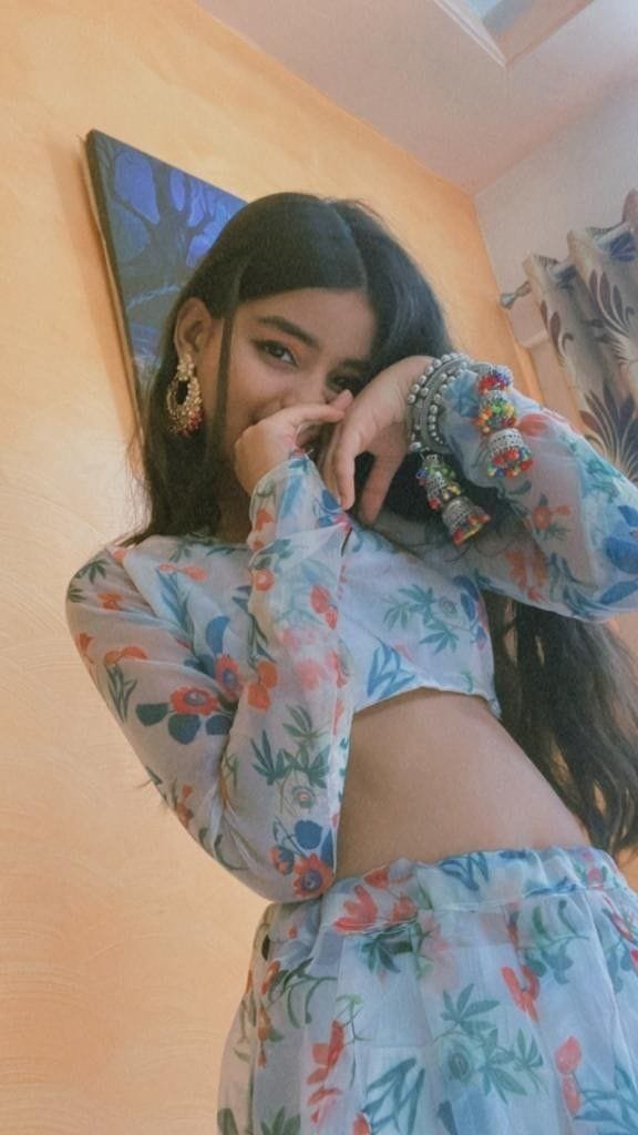 Girl style pic dp instagram (4)