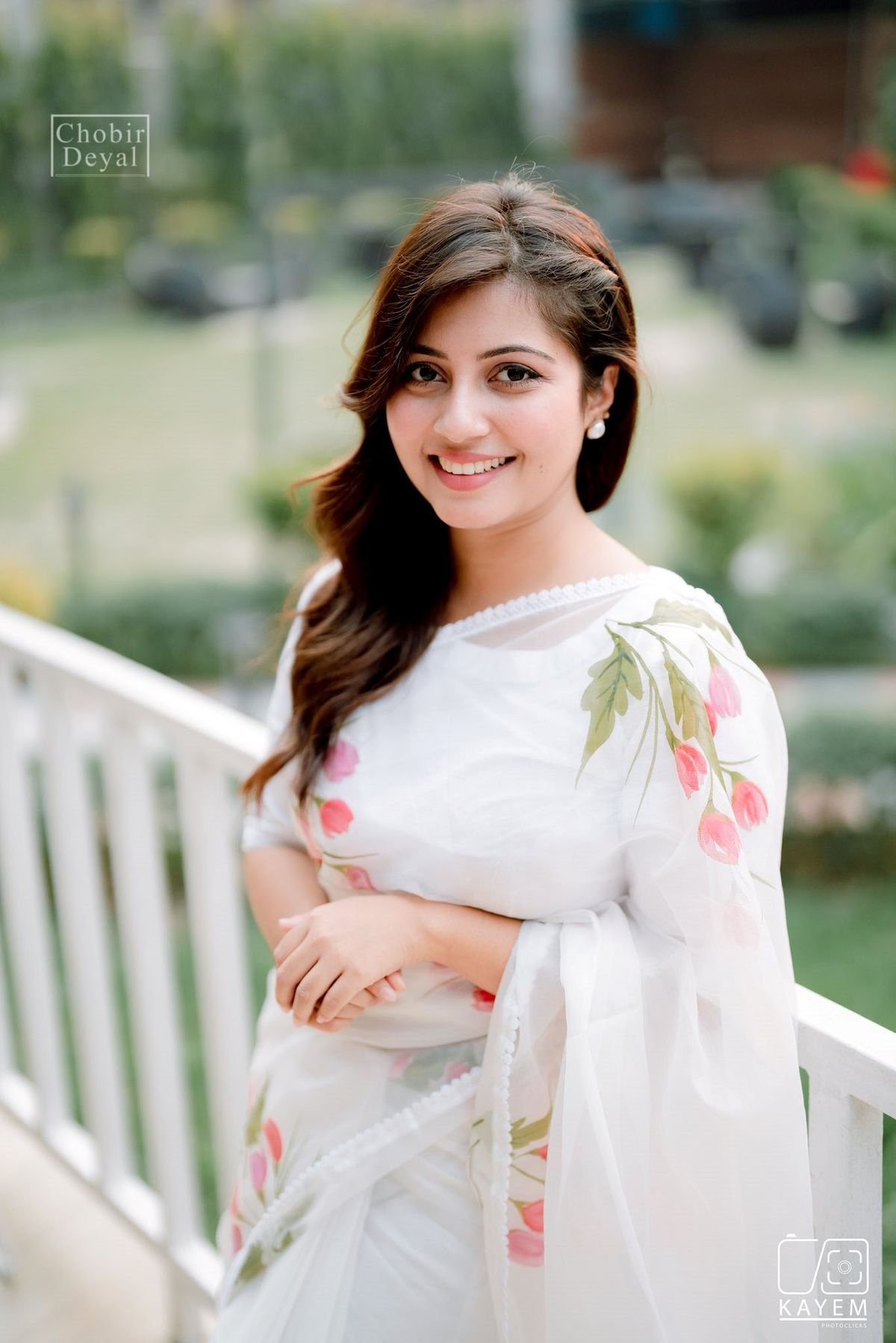 Girls dp sari