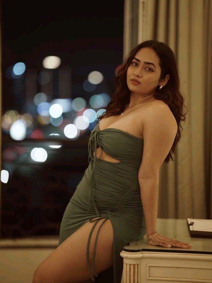 Hot dress poses (6)