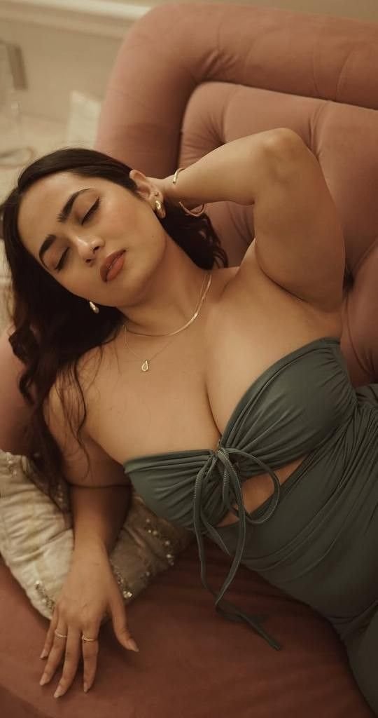 Hot poses for instagram (11)