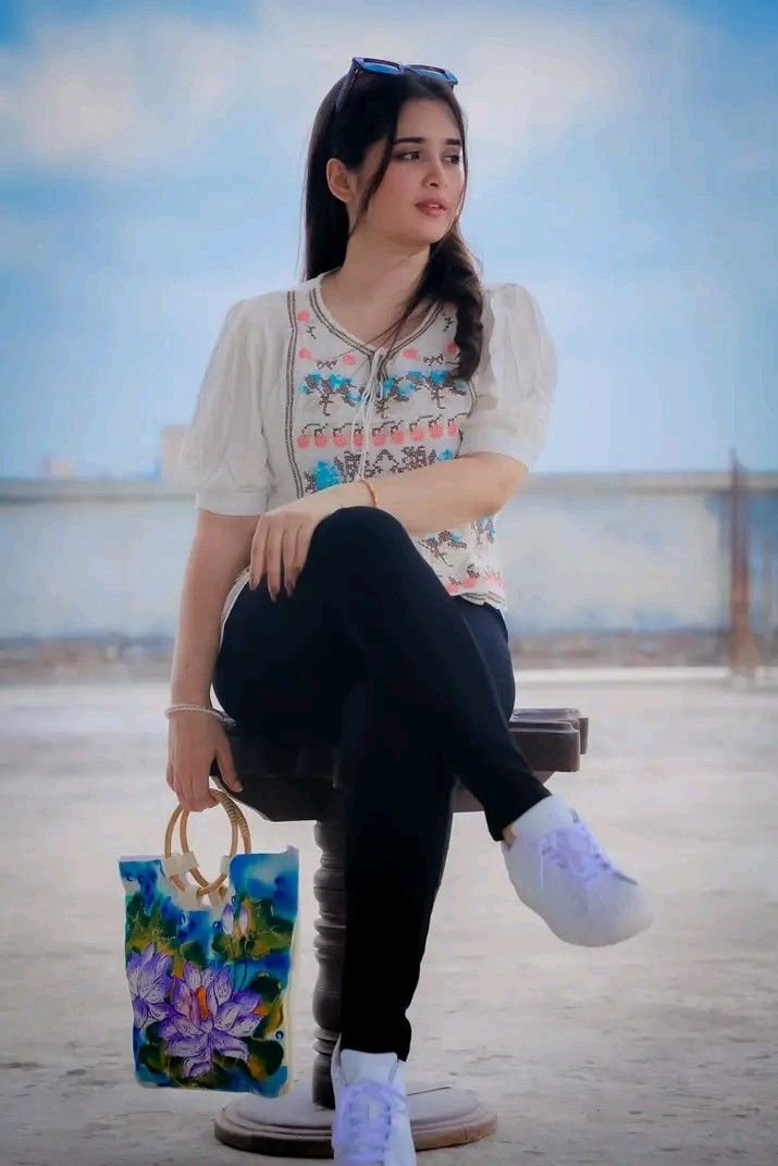 Latest fashion girls dp