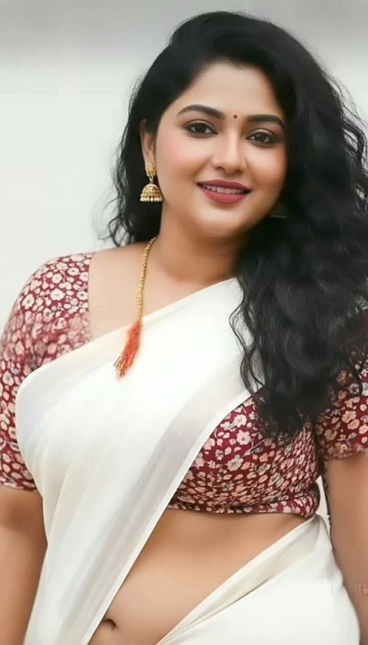 Poses for girls in saree (7)