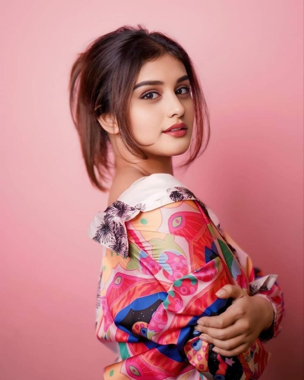 Poses for girls in suit (4)