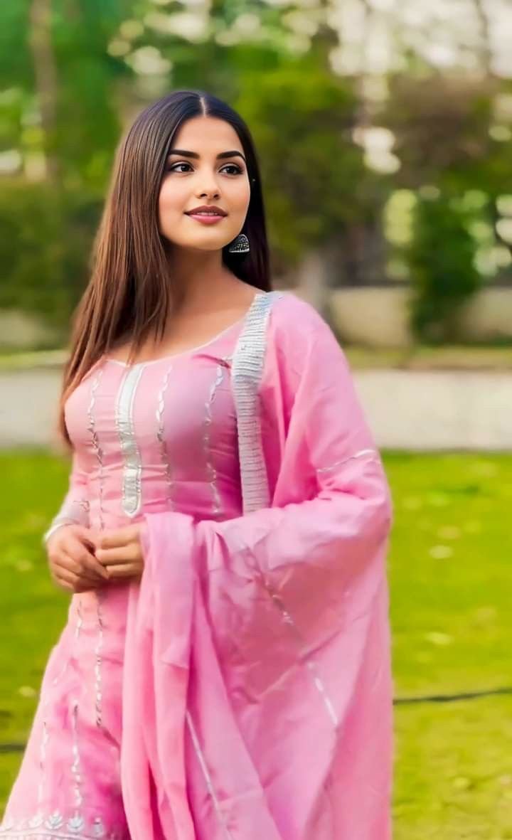 Poses for girls in suit