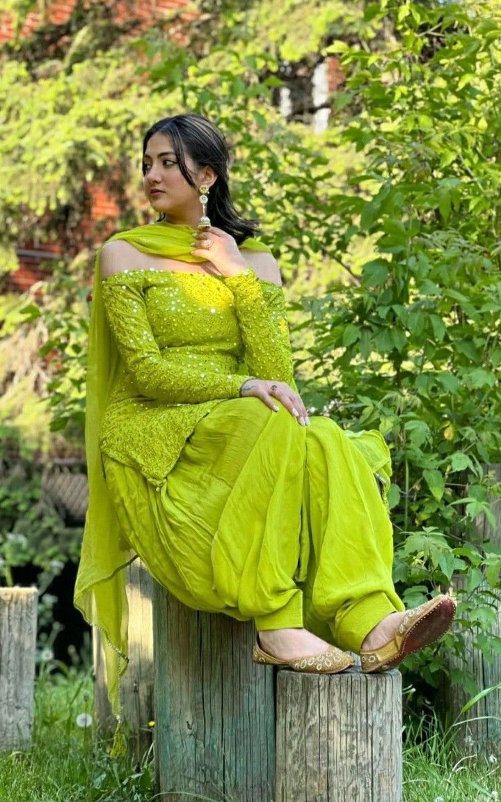Salwar suit girl pic dp new 6