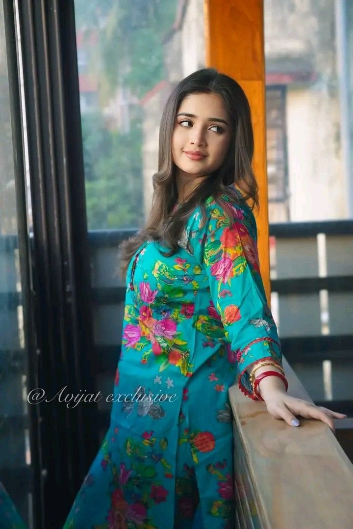 Salwar suit me girl images dp
