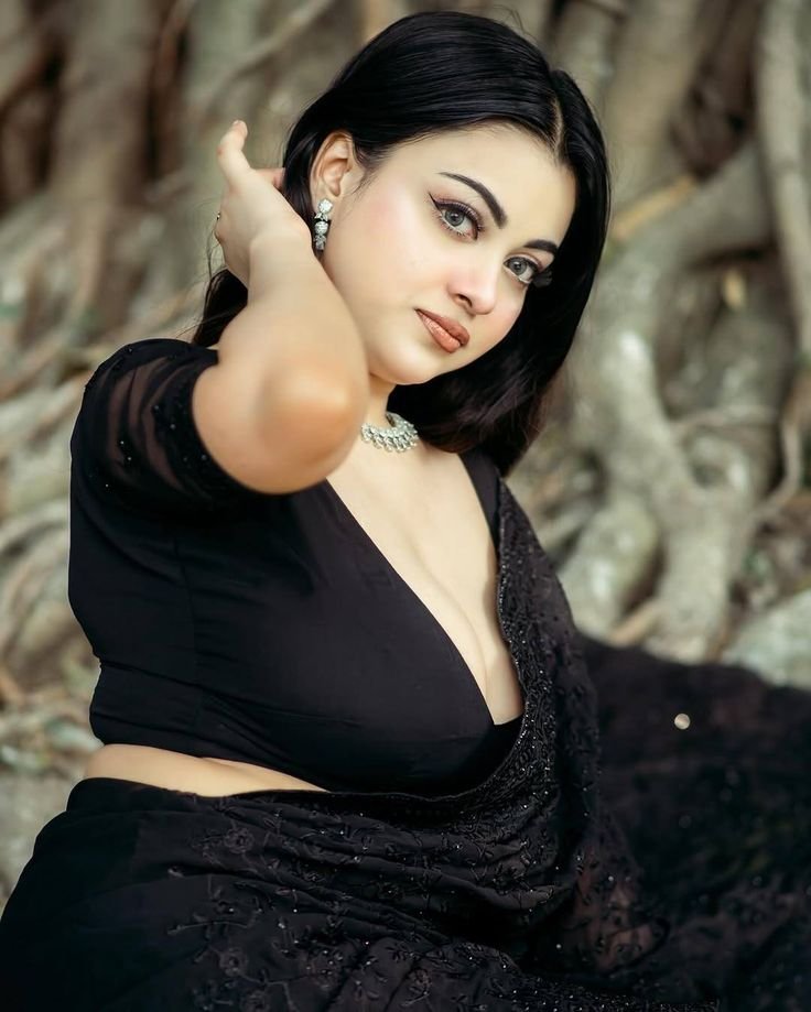 Saree dp girl attitude (1)