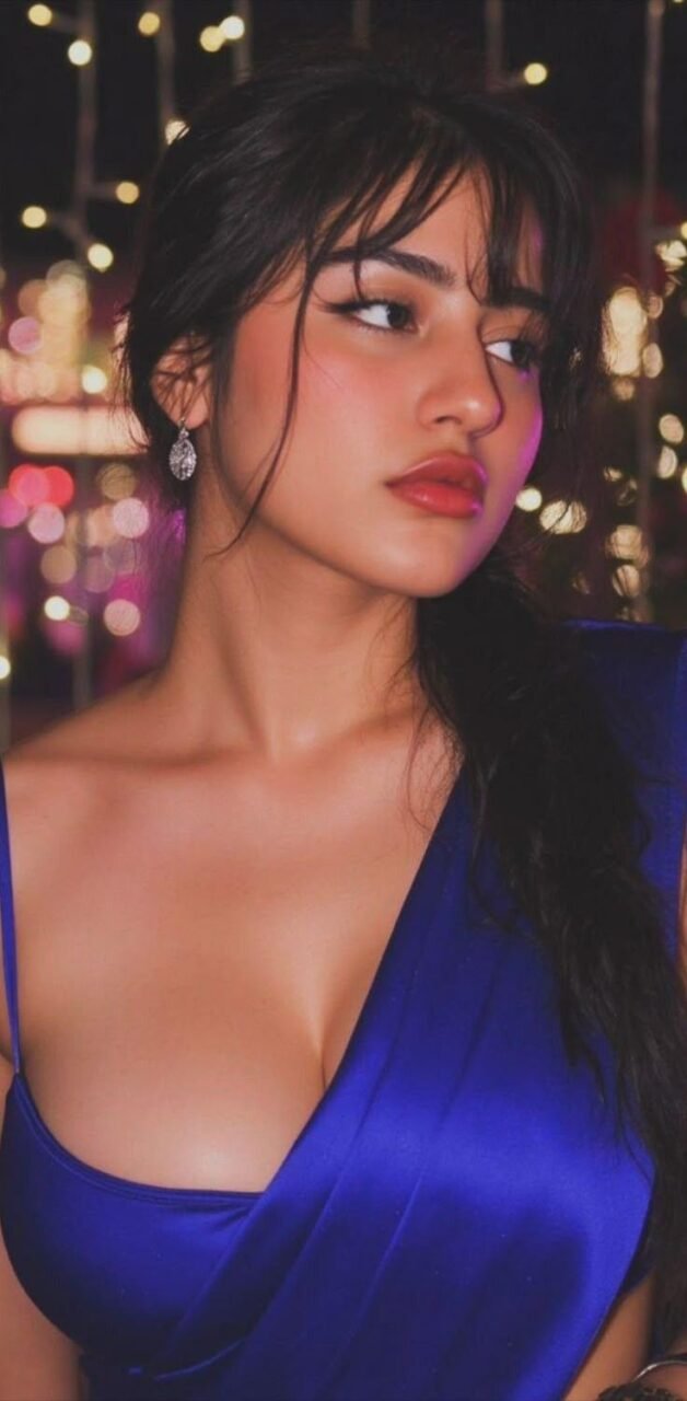 Saree hot poses for girls (13)