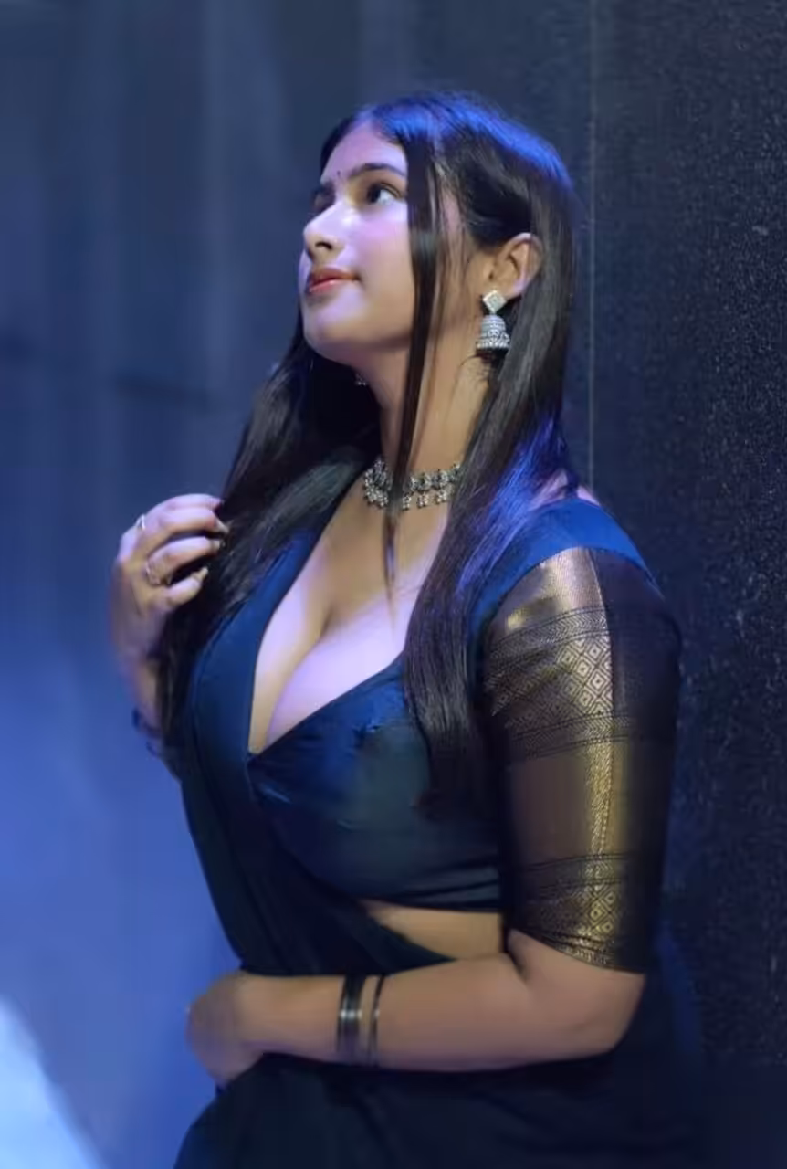 Saree hot poses for girls (7)