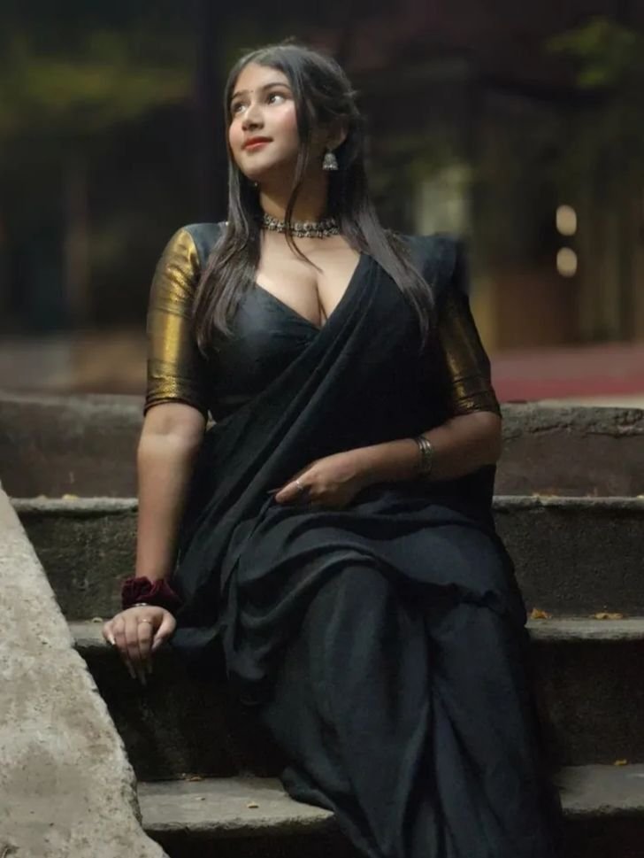 Saree hot poses for girls (9)