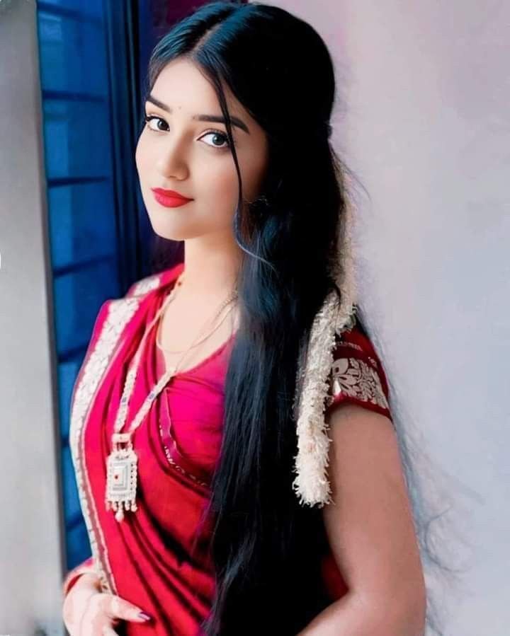 Saree poses for girls (25)