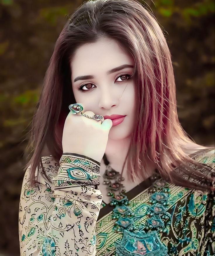 Saree poses for girls (26)