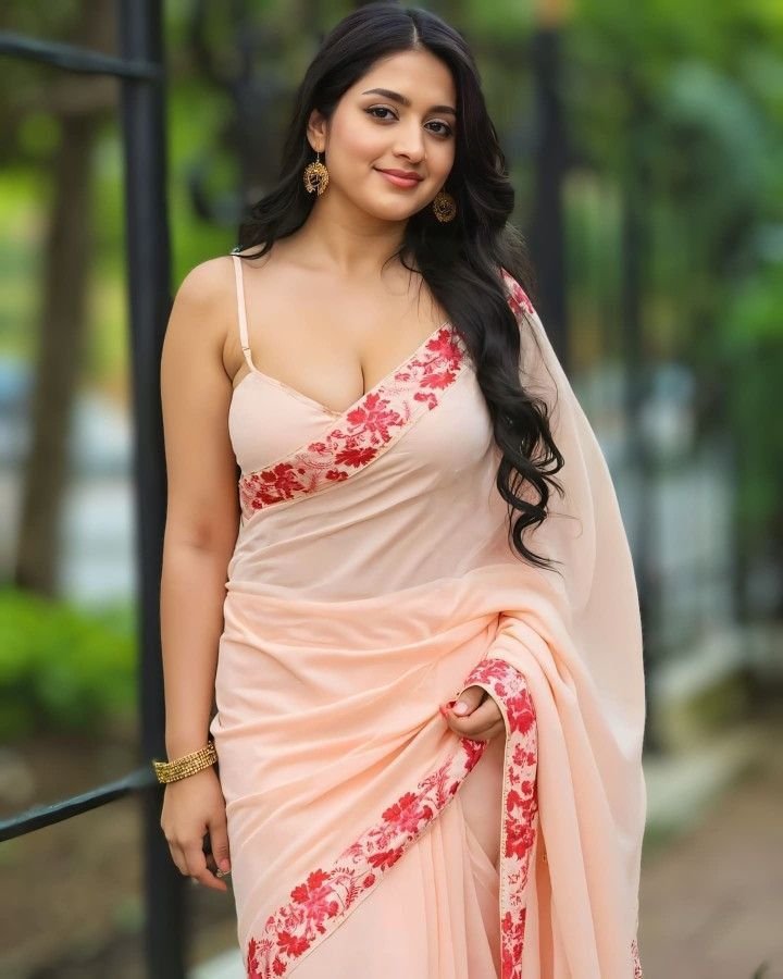 Saree poses for girls (9)