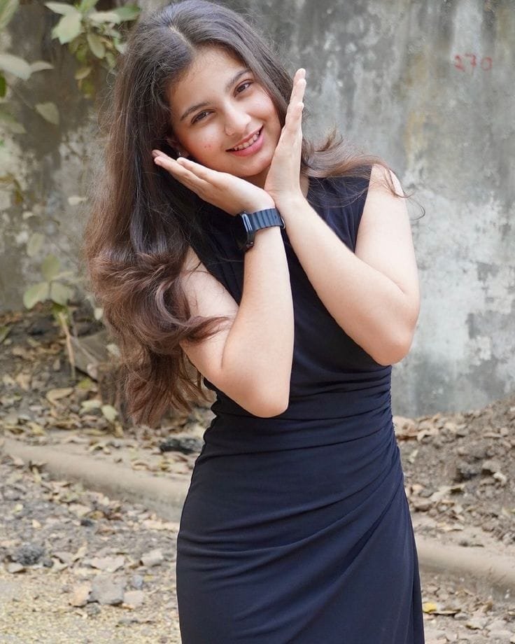 Stylish cute beautiful girls dp (5)