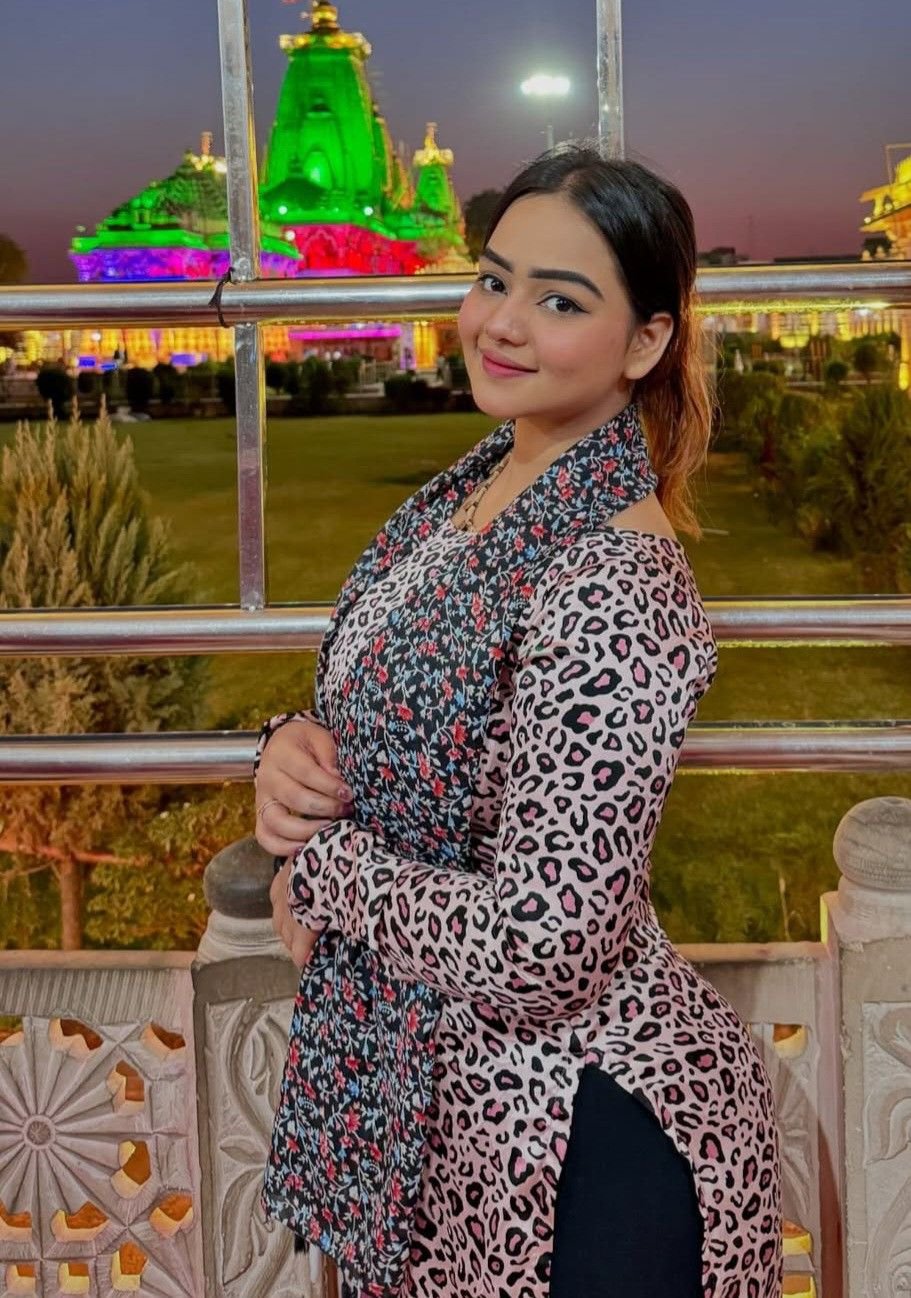 Stylish dp for girls (106)