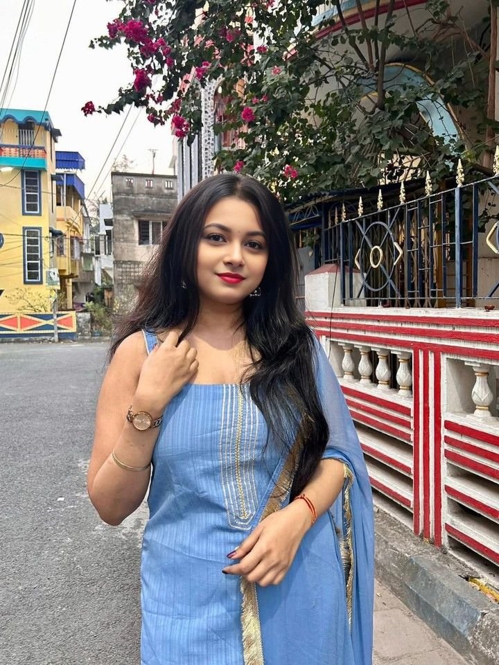 Stylish dp for girls (83)