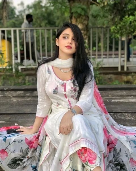 Stylish girls dp (17)