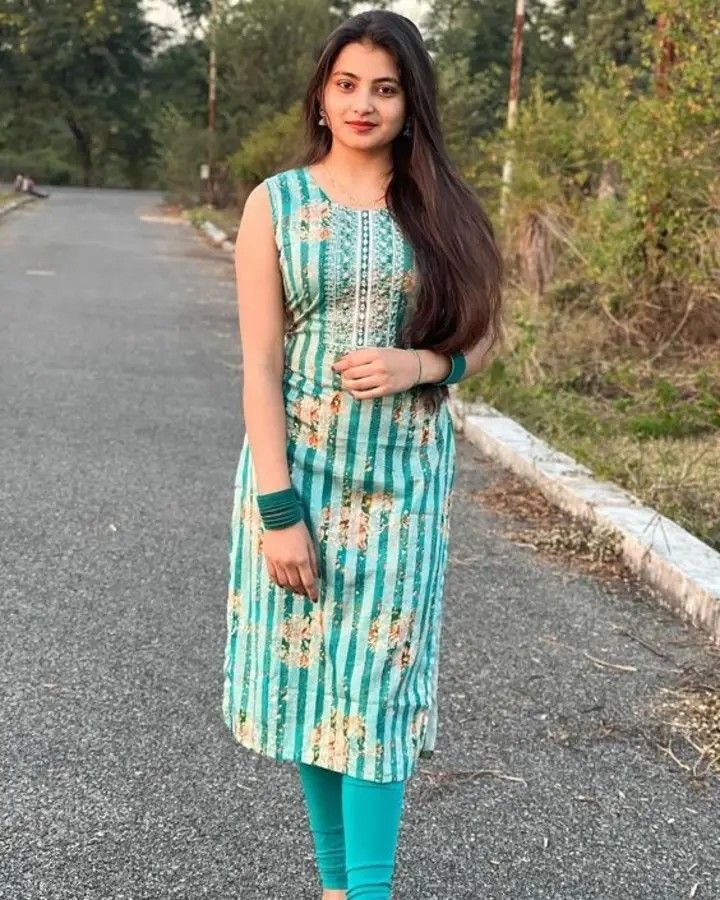 Stylish girls dp (33)