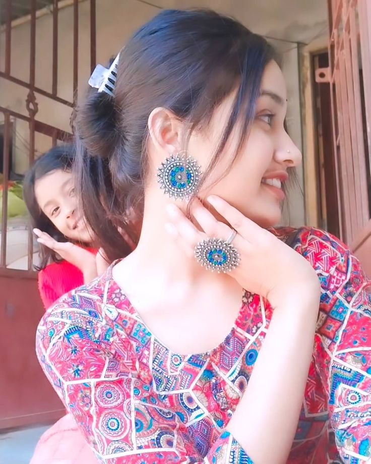 Stylish girls dp (46)