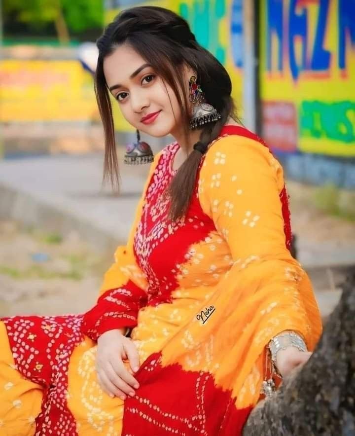 Suit poses for girls (1)