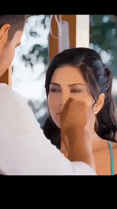 Sunny Leone Randeep hooda Hot kissing scene Jism 2