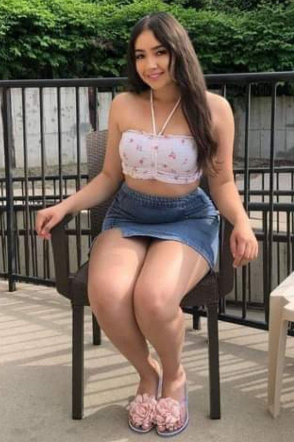 Very beautiful girl (200)