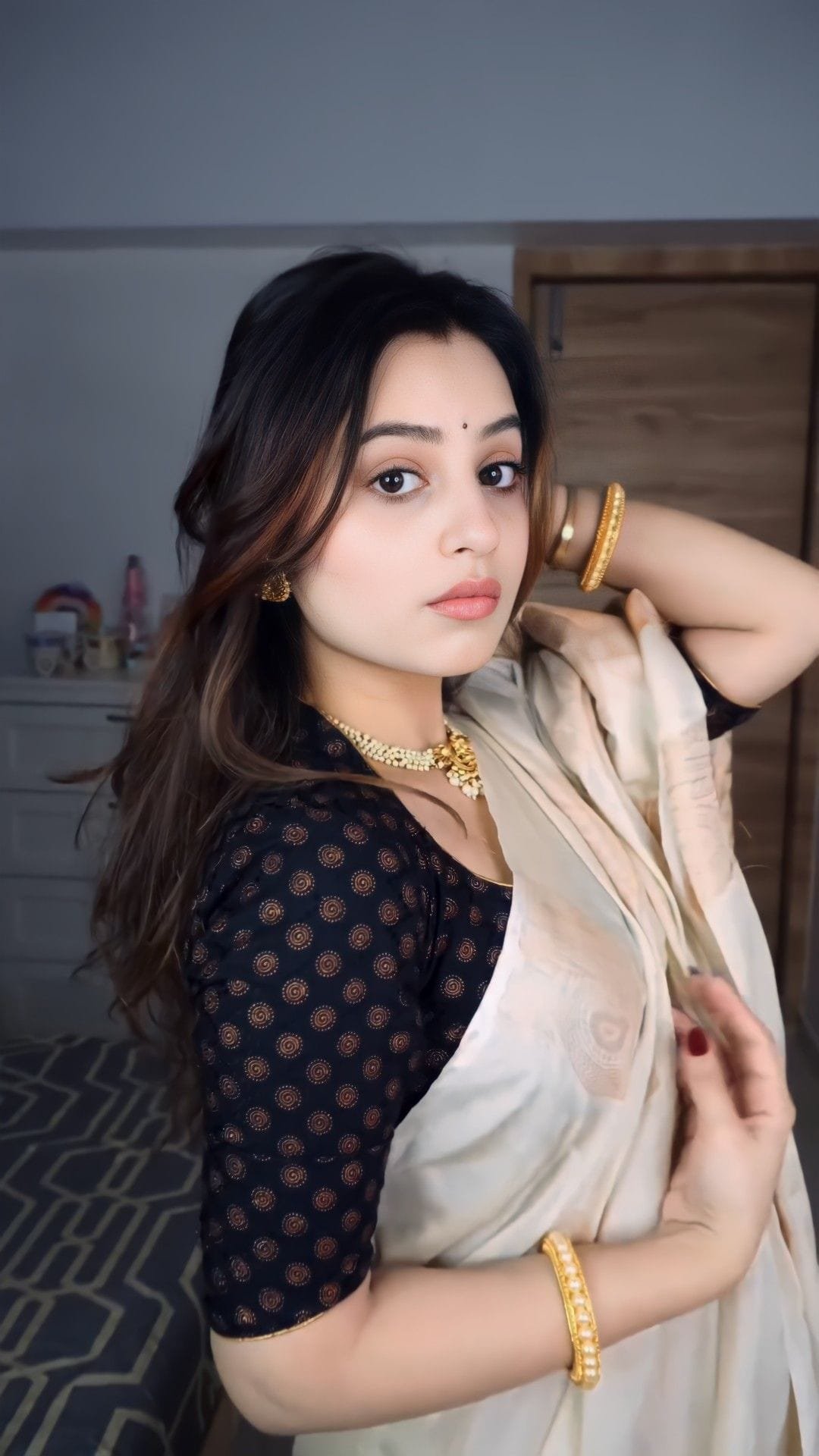 Very beautiful girl (233)