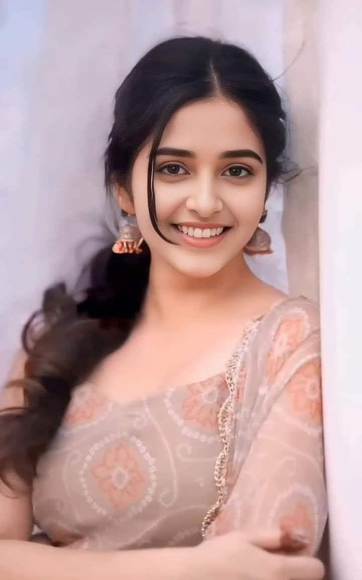 Very beautiful girl (270)